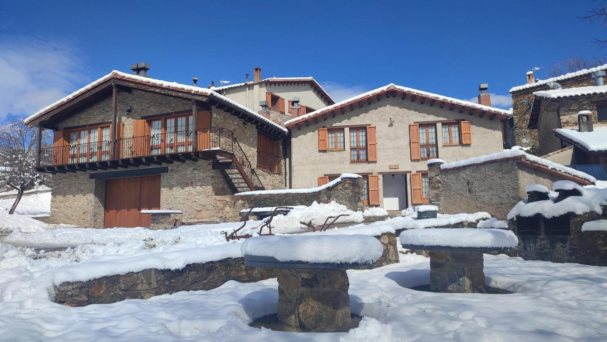 Can Tubau - Casa Rural - Apartaments Campelles Eksteriør bilde